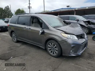 2020 Toyota Sienna XLE z VIN 5TDDZ3DC0LS242575, wystawiony jako Copart lot #54747655 z przebiegiem Nie podano mil oraz Szkoda całkowita • Salvage title. Historia ofert i sprzedaży dostępna na DreamBid. Obrazek 4.