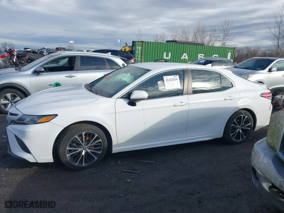 2020 Toyota Camry SE with VIN 4T1G11AKXLU983800, listed as a IAAI auction lot 41422524 with 337,897 mi miles. Bid and sale history available at carsss.com. Image 14.