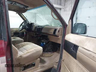 1992 Chevrolet Astro with VIN 1GNEL19W9NB204762, listed as a IAAI auction lot 41978439 with 107,613 mi miles. Bid and sale history available at carsss.com. Image 5.