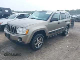 2005 Jeep Grand Cherokee Laredo z VIN 1J4GR48K75C719070, wystawiony jako IAAI lot #42673745 z przebiegiem 181 152 mil mil oraz . Historia ofert i sprzedaży dostępna na DreamBid. Obrazek 2.