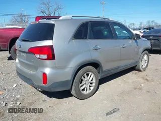 2015 Kia Sorento LX with VIN 5XYKT4A7XFG641548, listed as a IAAI auction lot 41683150 with 113,414 mi miles. Bid and sale history available at carsss.com. Image 4.
