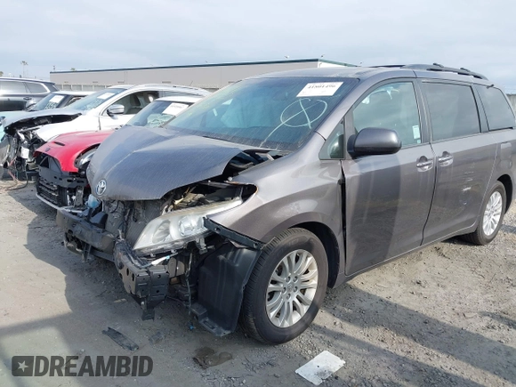 2015 Toyota Sienna XLE with VIN 5TDYK3DC6FS660410, listed as a IAAI auction lot 41801496 with 81,755 mi miles. Bid and sale history available at carsss.com. Image 2.