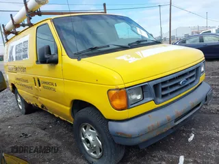2006 Ford Econoline Cargo with VIN 1FTNE24W76HB25668, listed as a IAAI auction lot 42183528 with 225,468 mi miles. Bid and sale history available at carsss.com. Image 1.