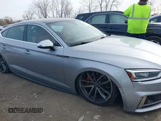 2019 Audi S5 Sportback Prestige z VIN WAUC4CF55KA011706, wystawiony jako IAAI lot #40804401 z przebiegiem 103 817 mil mil oraz . Historia ofert i sprzedaży dostępna na DreamBid. Obrazek 13.
