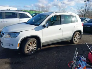 2011 Volkswagen Tiguan SE with VIN WVGBV7AX8BW536365, listed as a IAAI auction lot 41854029 with 126,916 mi miles and . Bid and sale history available at DreamBid. Image 2.