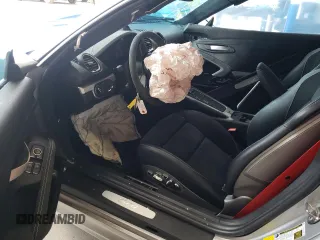 2020 Porsche 718 Cayman GT4 z VIN WP0AC2A8XLS289263, wystawiony jako Copart lot #50554252 z przebiegiem Nie podano mil oraz . Historia ofert i sprzedaży dostępna na DreamBid. Obrazek 5.