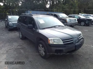 2005 Mitsubishi Endeavor LS with VIN 4A4MN21S55E004529, listed as a IAAI auction lot 28475305 with 121,379 mi miles. Bid and sale history available at carsss.com. Image 1.