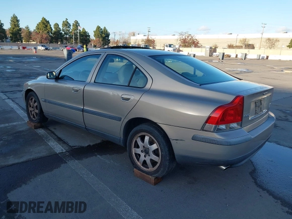 2004 Volvo S60 with VIN YV1RH59H842343519, listed as a IAAI auction lot 41004041 with 197,498 mi miles. Bid and sale history available at carsss.com. Image 3.