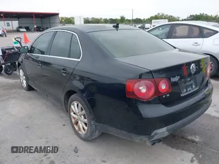 2010 Volkswagen Jetta SEL with VIN 3VWRX7AJ1AM018411, listed as a IAAI auction lot 41882206 with 282,505 mi miles and . Bid and sale history available at DreamBid. Image 3.