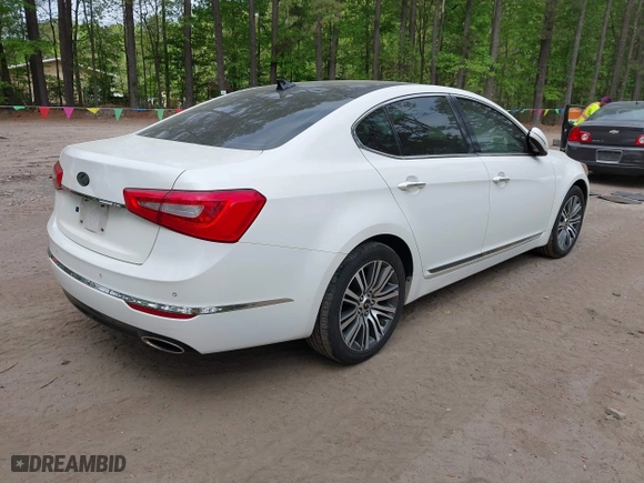 2014 Kia Cadenza Premium with VIN KNALN4D72E5140572, listed as a IAAI auction lot 42070861 with 177,950 mi miles. Bid and sale history available at carsss.com. Image 4.