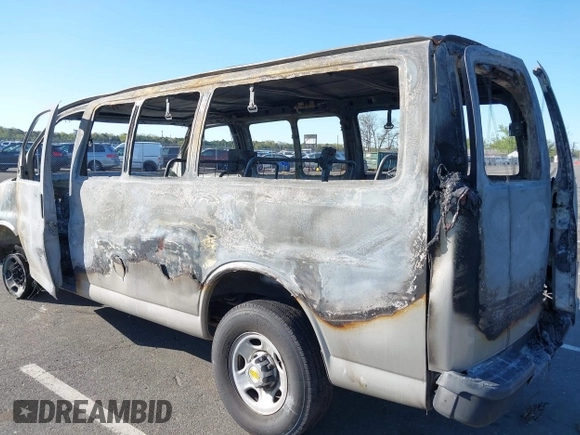 2009 Chevrolet Express Passenger with VIN 1GAHG35KX91132693, listed as a IAAI auction lot 42121039 with Not provided miles and . Bid and sale history available at DreamBid. Image 3.