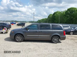 2016 Chrysler Town & Country S with VIN 2C4RC1HG4GR271360, listed as a IAAI auction lot 42114489 with 140,439 mi miles. Bid and sale history available at carsss.com. Image 14.