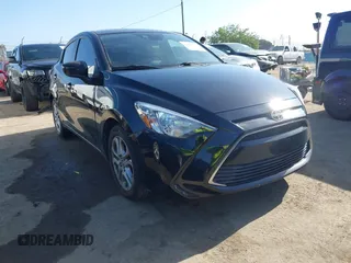 2016 Scion iA z VIN 3MYDLBZV4GY140248, wystawiony jako IAAI lot #42282531 z przebiegiem 72 644 mil mil oraz . Historia ofert i sprzedaży dostępna na DreamBid. Obrazek 1.