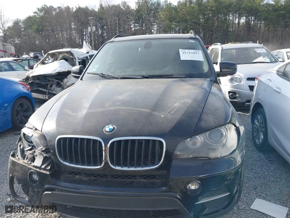2011 BMW X5 35i with VIN 5UXZV4C58BL406373, listed as a IAAI auction lot 41715817 with 101,900 mi miles. Bid and sale history available at carsss.com. Image 12.