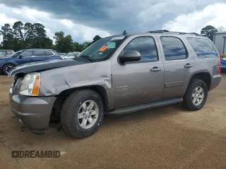 2012 GMC Yukon SLE z VIN 1GKS1AE00CR264005, wystawiony jako Copart lot #56415495 z przebiegiem 132 543 mil mil oraz Szkoda całkowita • Salvage title. Historia ofert i sprzedaży dostępna na DreamBid. Obrazek 1.