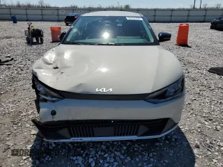 2024 Kia EV6 Light Long Range z VIN KNDC34LAXR5218298, wystawiony jako Copart lot #50439705 z przebiegiem 8 036 mil mil oraz Szkoda całkowita • Salvage title. Historia ofert i sprzedaży dostępna na DreamBid. Obrazek 5.