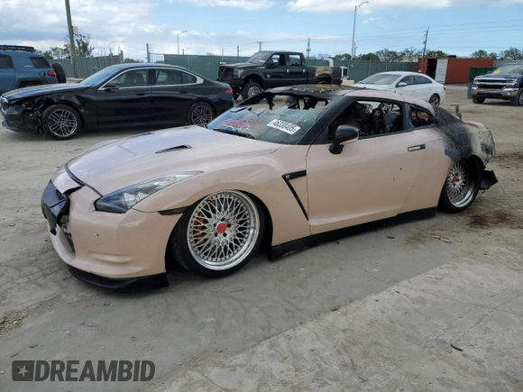 2009 Nissan GT-R Premium z VIN JN1AR54F89M252092, wystawiony jako Copart lot #46330405 z przebiegiem Nie podano mil oraz Nie do naprawy • Non repairable. Historia ofert i sprzedaży dostępna na DreamBid. Obrazek 1.