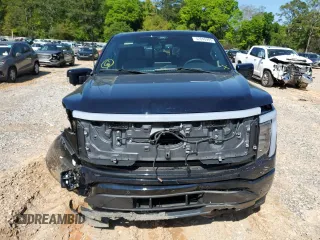 2024 Ford F-150 Lightning Lariat z VIN 1FT6W5L7XRWG09914, wystawiony jako Copart lot #52040985 z przebiegiem 2 588 mil mil oraz Szkoda całkowita • Salvage title. Historia ofert i sprzedaży dostępna na DreamBid. Obrazek 5.