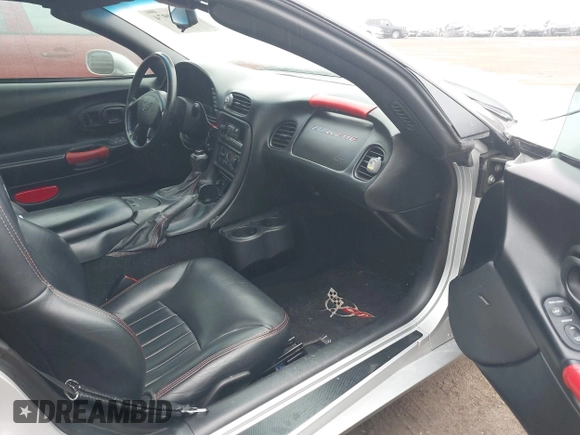 2001 Chevrolet Corvette z VIN 1G1YY32G715118809, wystawiony jako IAAI lot #41570974 z przebiegiem 118 819 mil mil oraz . Historia ofert i sprzedaży dostępna na DreamBid. Obrazek 5.