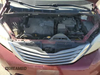 2012 Toyota Sienna XLE AAS z VIN 5TDYK3DC4CS242651, wystawiony jako Copart lot #53980615 z przebiegiem 170 805 mil mil oraz Szkoda całkowita • Salvage title. Historia ofert i sprzedaży dostępna na DreamBid. Obrazek 12.