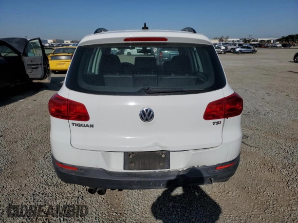 2017 Volkswagen Tiguan S z VIN WVGAV7AX6HK016340, wystawiony jako Copart lot #52073245 z przebiegiem 175 069 mil mil oraz Tytuł czysty. Historia ofert i sprzedaży dostępna na DreamBid. Obrazek 6.
