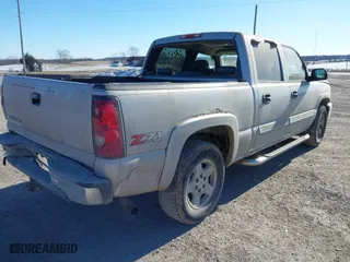 2006 Chevrolet Silverado 1500 LT1 with VIN 2GCEK13T961178126, listed as a IAAI auction lot 41387524 with 402,089 mi miles. Bid and sale history available at carsss.com. Image 4.