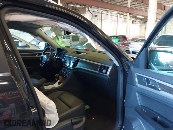 2019 Volkswagen Atlas SE with VIN 1V2UR2CA2KC515962, listed as a IAAI auction lot 42369371 with 81,629 mi miles and . Bid and sale history available at DreamBid. Image 5.