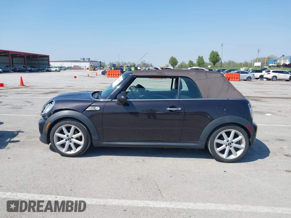 2012 MINI Convertible S с VIN WMWZP3C52CT550179, выставлен на аукционе IAAI как лот 42046285 с пробегом 87 718 миль миль и . История ставок и продаж доступна на DreamBid. Изображение 13.
