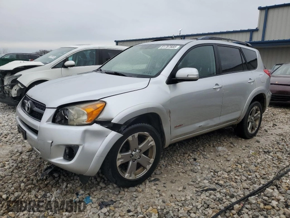 2010 Toyota RAV4 Sport z VIN JTMRF4DV3A5036711, wystawiony jako Copart lot #51787685 z przebiegiem 209 902 mil mil oraz Czysty tytuł • Clean title. Historia ofert i sprzedaży dostępna na DreamBid. Obrazek 1.