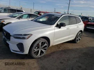 2023 Volvo XC60 Ultimate Dark Theme z VIN YV4L12RX0P1218835, wystawiony jako Copart lot #42141774 z przebiegiem 19 833 mil mil oraz Szkoda całkowita • Salvage title. Historia ofert i sprzedaży dostępna na DreamBid. Obrazek 1.