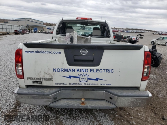 2014 Nissan Frontier S z VIN 1N6BD0CT3EN742239, wystawiony jako Copart lot #49494675 z przebiegiem Nie podano mil oraz Szkoda całkowita • Salvage title. Historia ofert i sprzedaży dostępna na DreamBid. Obrazek 6.