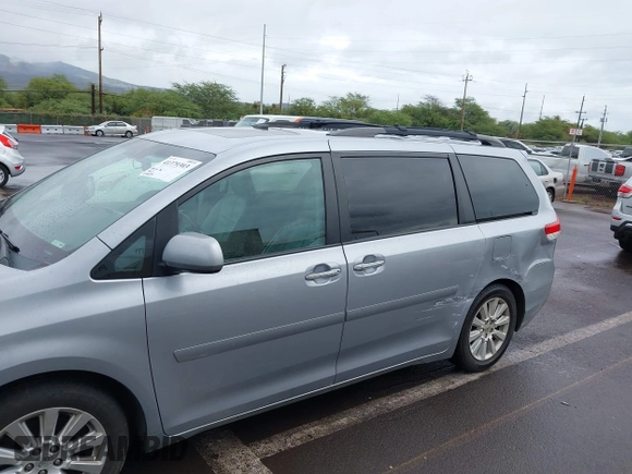 2012 Toyota Sienna XLE AAS z VIN 5TDYK3DC1CS192310, wystawiony jako IAAI lot #41379303 z przebiegiem 119 524 mil mil oraz . Historia ofert i sprzedaży dostępna na DreamBid. Obrazek 6.