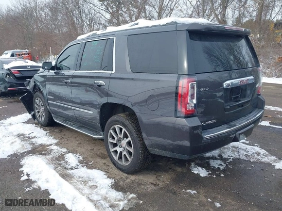 2016 GMC Yukon Denali with VIN 1GKS2CKJ5GR412709, listed as a IAAI auction lot 41530372 with 105,555 mi miles. Bid and sale history available at carsss.com. Image 3.