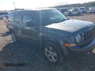 2016 Jeep Patriot High Altitude z VIN 1C4NJPFA9GD609036, wystawiony jako IAAI lot #41868270 z przebiegiem 135 857 mil mil oraz . Historia ofert i sprzedaży dostępna na DreamBid. Obrazek 1.