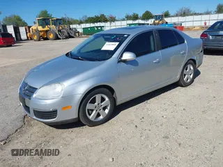 2008 Volkswagen Jetta Sedan SE with VIN 3VWRM71K58M046420, listed as a IAAI auction lot 41819868 with 231,222 mi miles. Bid and sale history available at carsss.com. Image 2.
