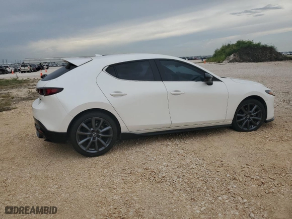 2020 Mazda Mazda3 Hatchback Preferred Package with VIN JM1BPBMM7L1158847, listed as a Copart auction lot 62917684 with 87,289 mi miles and Salvage Title. Bid and sale history available at carsss.com. Image 3.