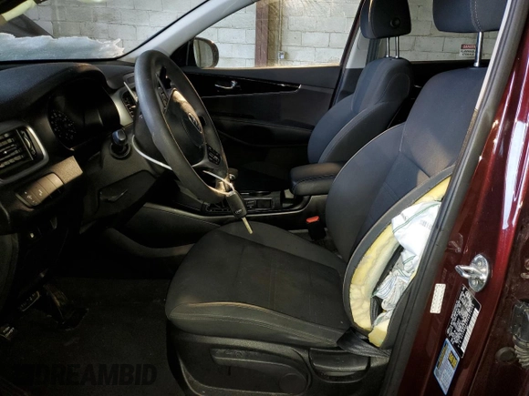 2019 Kia Sorento LX z VIN 5XYPG4A37KG575753, wystawiony jako Copart lot #44988355 z przebiegiem 55 933 mil mil oraz Szkoda całkowita • Salvage title. Historia ofert i sprzedaży dostępna na DreamBid. Obrazek 7.