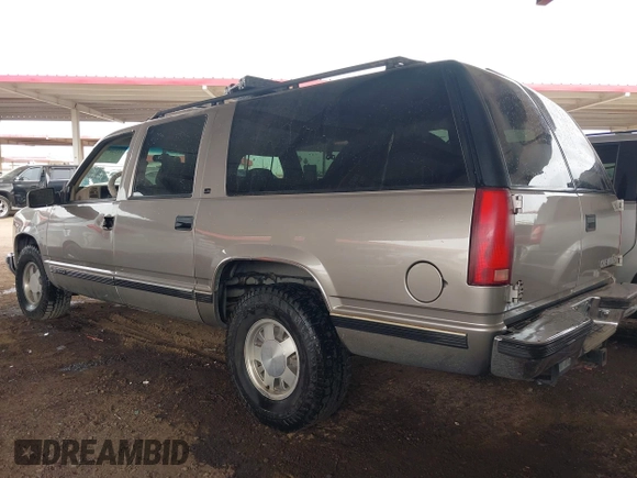 1999 Chevrolet Suburban with VIN 3GNEC16R8XG145731, listed as a IAAI auction lot 41546754 with 204,902 mi miles. Bid and sale history available at carsss.com. Image 3.