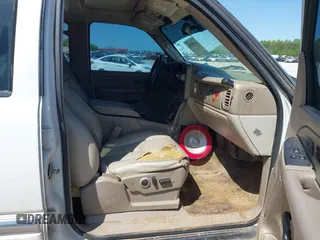 2005 GMC Yukon SLT with VIN 1GKEC13T35J128179, listed as a IAAI auction lot 41985296 with 255,582 mi miles. Bid and sale history available at carsss.com. Image 5.