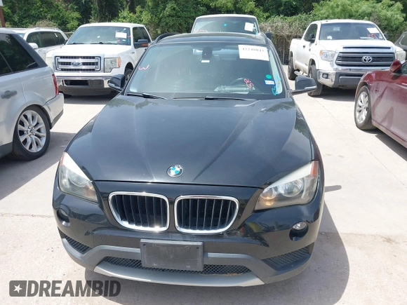 2013 BMW X1 28i z VIN WBAVM1C55DVW44221, wystawiony jako IAAI lot #42248043 z przebiegiem 112 388 mil mil oraz . Historia ofert i sprzedaży dostępna na DreamBid. Obrazek 6.