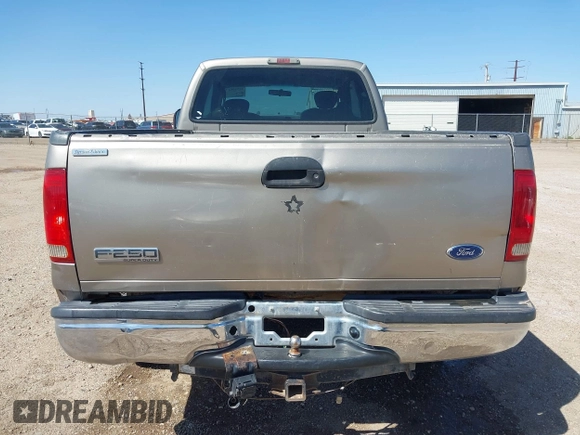2006 Ford F-250 XL z VIN 1FTSX21546ED26258, wystawiony jako IAAI lot #41955012 z przebiegiem 186 711 mil mil oraz . Historia ofert i sprzedaży dostępna na DreamBid. Obrazek 16.