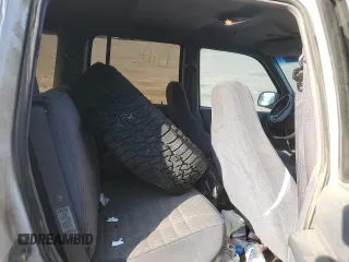 1994 Ford Explorer Eddie Bauer z VIN 1FMDU34X4RUE80513, wystawiony jako Copart lot #80094394 z przebiegiem 293 609 mil mil oraz Szkoda całkowita • Salvage title. Historia ofert i sprzedaży dostępna na DreamBid. Obrazek 10.