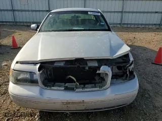 2000 Ford Crown Victoria with VIN 2FAFP73W5YX181565, listed as a Copart auction lot 77098594 with 180,439 mi miles and Salvage Title. Bid and sale history available at carsss.com. Image 11.