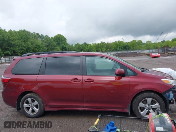 2018 Toyota Sienna LE Auto Access Seat с VIN 5TDKZ3DCXJS958114, выставлен на аукционе IAAI как лот 42429204 с пробегом 165 140 миль миль и . История ставок и продаж доступна на DreamBid. Изображение 13.