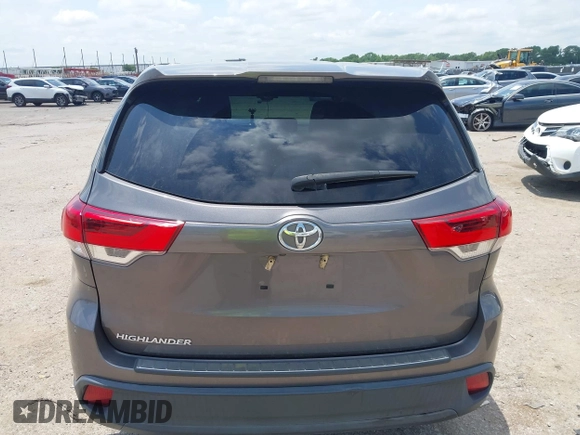 2018 Toyota Highlander LE z VIN 5TDZARFH1JS038079, wystawiony jako IAAI lot #42369968 z przebiegiem 83 706 mil mil oraz . Historia ofert i sprzedaży dostępna na DreamBid. Obrazek 15.