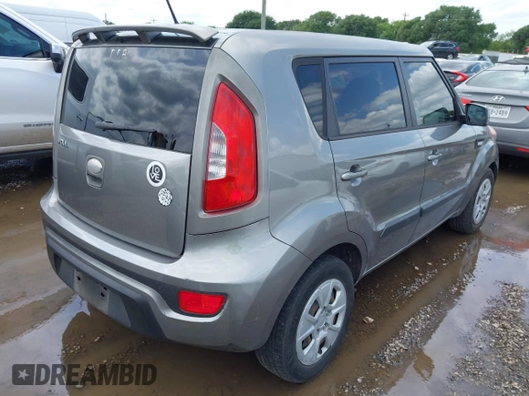 2013 Kia Soul with VIN KNDJT2A51D7622685, listed as a IAAI auction lot 42114664 with 96,453 mi miles. Bid and sale history available at carsss.com. Image 4.