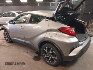 2018 Toyota C-HR XLE z VIN NMTKHMBX5JR039263, wystawiony jako IAAI lot #42265976 z przebiegiem 88 253 mil mil oraz . Historia ofert i sprzedaży dostępna na DreamBid. Obrazek 3.