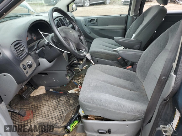 2005 Chrysler Town & Country Touring with VIN 2C4GP54L75R190582, listed as a Copart auction lot 69073993 with 211,299 mi miles and Clean Title. Bid and sale history available at carsss.com. Image 7.