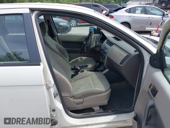 2010 Ford Focus S z VIN 1FAHP3ENXAW277313, wystawiony jako IAAI lot #42353466 z przebiegiem 210 620 mil mil oraz . Historia ofert i sprzedaży dostępna na DreamBid. Obrazek 5.