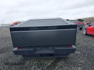 2024 Tesla Cybertruck z VIN 7G2CEHED0RA043898, wystawiony jako IAAI lot #41828143 z przebiegiem 8285 mil mil oraz . Historia ofert i sprzedaży dostępna na DreamBid. Obrazek 17.